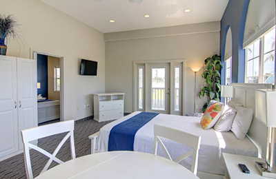 Deluxe Suite at Alister Square Inn featuring stylish design and modern amenities