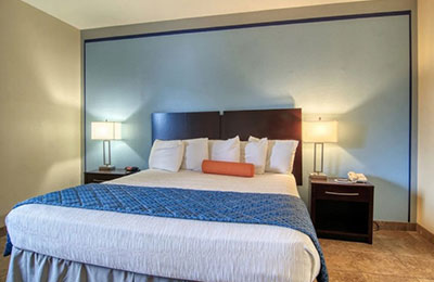 Spacious King Kitchen Room at Alister Square Inn with modern amenities 